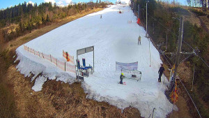 Skiareál Troják - Kamera u nástupu na vlek svah A - 13.3.2026 v 15:15