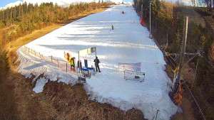 Skiareál Troják - Kamera u nástupu na vlek svah A - 13.3.2026 v 15:55