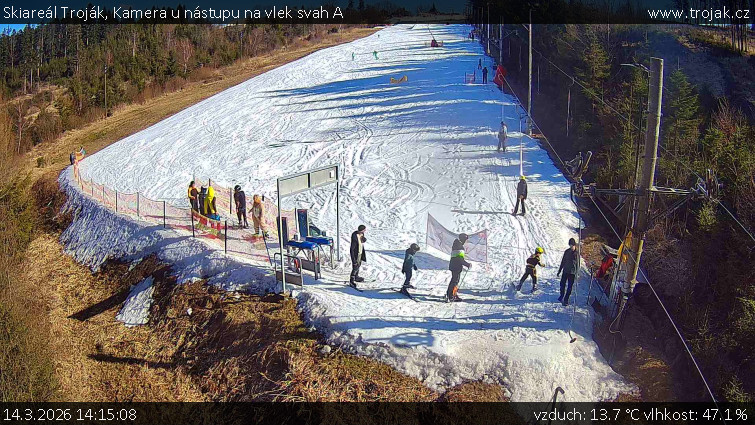 Skiareál Troják - Kamera u nástupu na vlek svah A - 14.3.2026 v 14:15