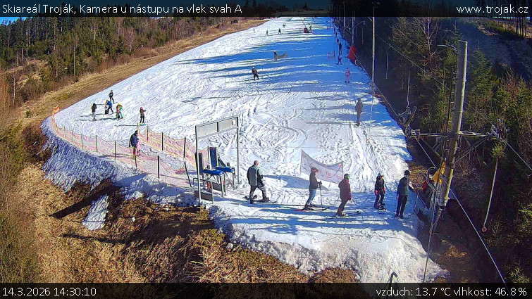 Skiareál Troják - Kamera u nástupu na vlek svah A - 14.3.2026 v 14:30