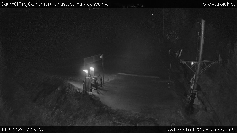 Skiareál Troják - Kamera u nástupu na vlek svah A - 14.3.2026 v 22:15
