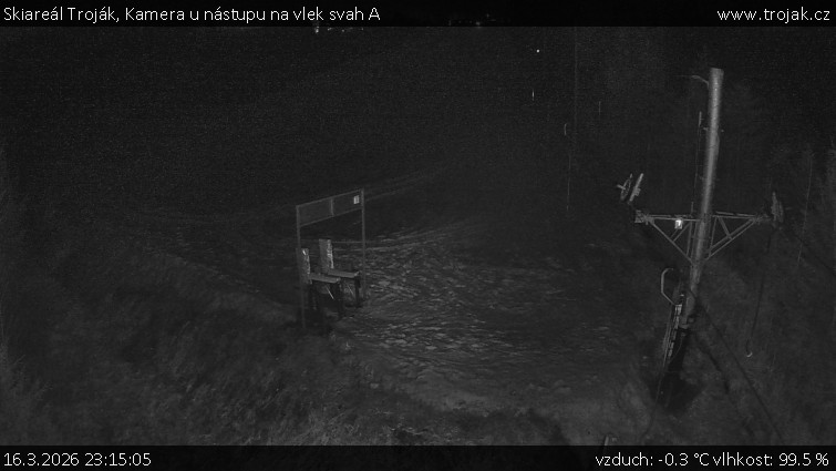 Skiareál Troják - Kamera u nástupu na vlek svah A - 16.3.2026 v 23:15