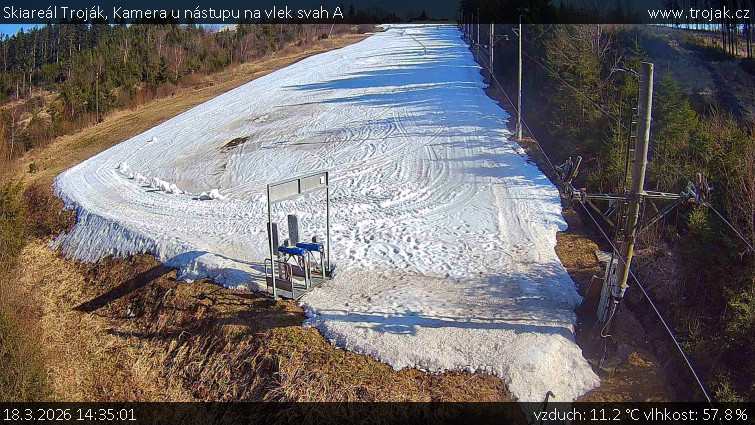 Skiareál Troják - Kamera u nástupu na vlek svah A - 18.3.2026 v 14:35
