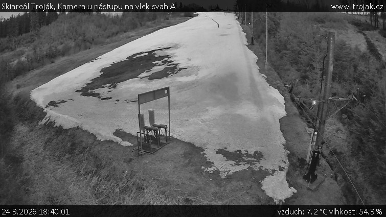 Skiareál Troják - Kamera u nástupu na vlek svah A - 24.3.2026 v 18:40