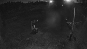 Skiareál Troják - Kamera u nástupu na vlek svah A - 5.4.2026 v 00:25