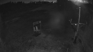 Skiareál Troják - Kamera u nástupu na vlek svah A - 5.4.2026 v 00:55