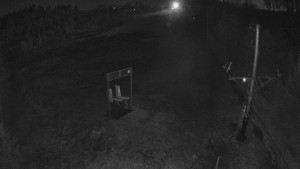 Skiareál Troják - Kamera u nástupu na vlek svah A - 5.4.2026 v 04:00