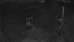 Skiareál Troják - Kamera u nástupu na vlek svah A - 5.4.2026 v 04:30