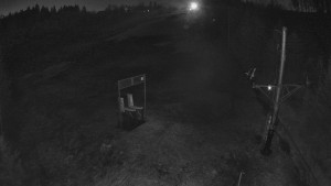 Skiareál Troják - Kamera u nástupu na vlek svah A - 5.4.2026 v 05:00