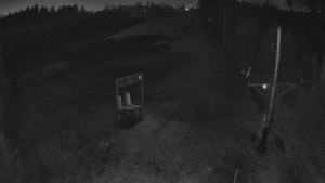 Skiareál Troják - Kamera u nástupu na vlek svah A - 5.4.2026 v 05:05