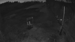 Skiareál Troják - Kamera u nástupu na vlek svah A - 5.4.2026 v 05:10