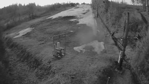 Skiareál Troják - Kamera u nástupu na vlek svah A - 5.4.2026 v 05:40