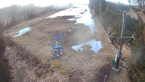 Skiareál Troják - Kamera u nástupu na vlek svah A - 5.4.2026 v 05:55