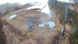 Skiareál Troják - Kamera u nástupu na vlek svah A - 5.4.2026 v 06:00