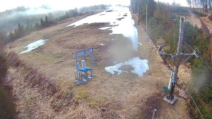 Skiareál Troják - Kamera u nástupu na vlek svah A - 5.4.2026 v 06:05