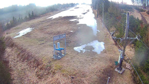 Skiareál Troják - Kamera u nástupu na vlek svah A - 5.4.2026 v 06:10