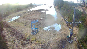 Skiareál Troják - Kamera u nástupu na vlek svah A - 5.4.2026 v 06:35