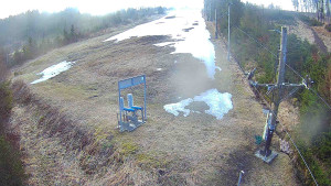 Skiareál Troják - Kamera u nástupu na vlek svah A - 5.4.2026 v 06:40