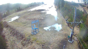 Skiareál Troják - Kamera u nástupu na vlek svah A - 5.4.2026 v 06:45