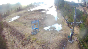 Skiareál Troják - Kamera u nástupu na vlek svah A - 5.4.2026 v 06:55