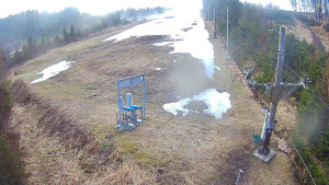 Skiareál Troják - Kamera u nástupu na vlek svah A - 5.4.2026 v 07:05