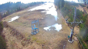 Skiareál Troják - Kamera u nástupu na vlek svah A - 5.4.2026 v 07:35