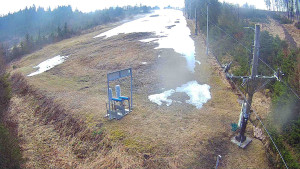 Skiareál Troják - Kamera u nástupu na vlek svah A - 5.4.2026 v 07:45
