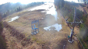 Skiareál Troják - Kamera u nástupu na vlek svah A - 5.4.2026 v 07:50