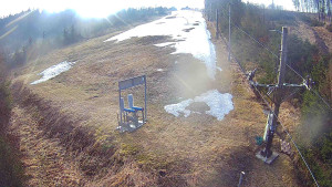 Skiareál Troják - Kamera u nástupu na vlek svah A - 5.4.2026 v 07:55