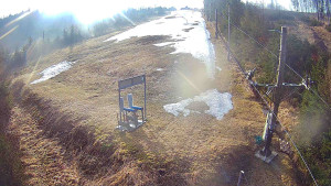 Skiareál Troják - Kamera u nástupu na vlek svah A - 5.4.2026 v 08:00