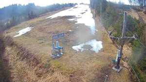 Skiareál Troják - Kamera u nástupu na vlek svah A - 5.4.2026 v 08:15