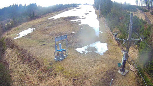 Skiareál Troják - Kamera u nástupu na vlek svah A - 5.4.2026 v 08:30