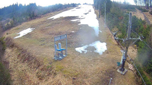 Skiareál Troják - Kamera u nástupu na vlek svah A - 5.4.2026 v 09:05