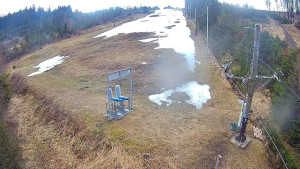 Skiareál Troják - Kamera u nástupu na vlek svah A - 5.4.2026 v 09:25