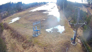 Skiareál Troják - Kamera u nástupu na vlek svah A - 5.4.2026 v 09:30