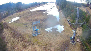 Skiareál Troják - Kamera u nástupu na vlek svah A - 5.4.2026 v 09:35