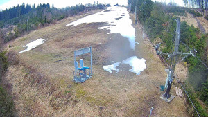 Skiareál Troják - Kamera u nástupu na vlek svah A - 5.4.2026 v 09:55