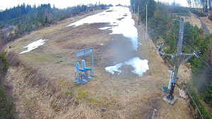 Skiareál Troják - Kamera u nástupu na vlek svah A - 5.4.2026 v 10:05