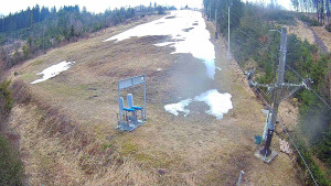 Skiareál Troják - Kamera u nástupu na vlek svah A - 5.4.2026 v 10:10