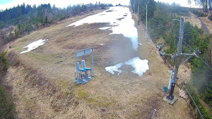 Skiareál Troják - Kamera u nástupu na vlek svah A - 5.4.2026 v 10:20