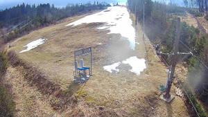 Skiareál Troják - Kamera u nástupu na vlek svah A - 5.4.2026 v 10:30