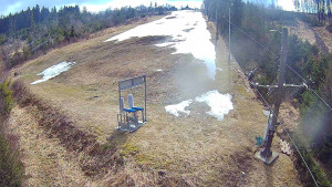 Skiareál Troják - Kamera u nástupu na vlek svah A - 5.4.2026 v 10:40