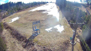 Skiareál Troják - Kamera u nástupu na vlek svah A - 5.4.2026 v 11:00
