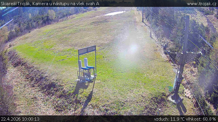Skiareál Troják - Kamera u nástupu na vlek svah A - 22.4.2026 v 10:00