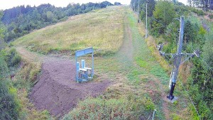 Skiareál Troják - Kamera u nástupu na vlek svah A - 24.8.2026 v 05:55