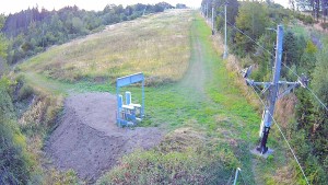 Skiareál Troják - Kamera u nástupu na vlek svah A - 8.9.2026 v 06:55