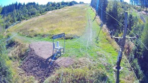 Skiareál Troják - Kamera u nástupu na vlek svah A - 8.9.2026 v 10:55