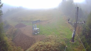 Skigebiet Troják - Kamera am Lift-Einstiegsbereich, Piste A - 15.9.2026 v 08:55 Skigebiet Troják - Kamera am Lift-Einstiegsbereich, Piste A - 15.9.2026 v 08:55