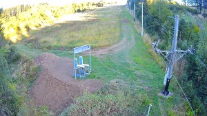 Skiareál Troják - Kamera u nástupu na vlek svah A - 15.9.2026 v 17:55 Skiareál Troják - Kamera u nástupu na vlek svah A - 15.9.2026 v 17:55