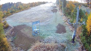 Skiareál Troják - Kamera u nástupu na vlek svah A - 23.10.2026 v 07:55 Skiareál Troják - Kamera u nástupu na vlek svah A - 23.10.2026 v 07:55